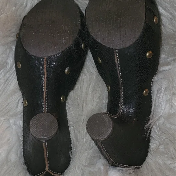 Preloved Frye Heels - Picture 3 of 4